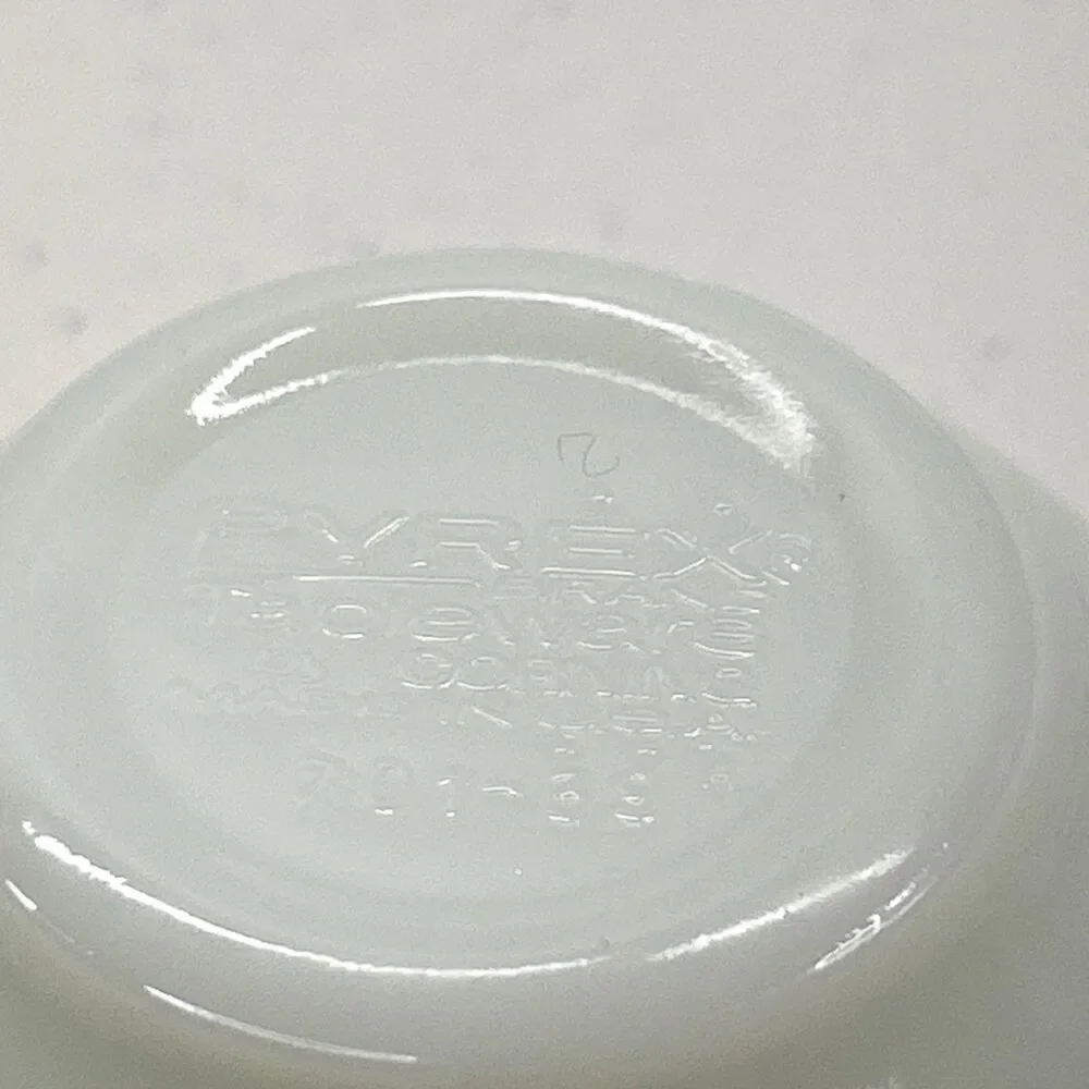 Vintage PYREX Green Leaf Set Of 4‎ Cups/Saucers